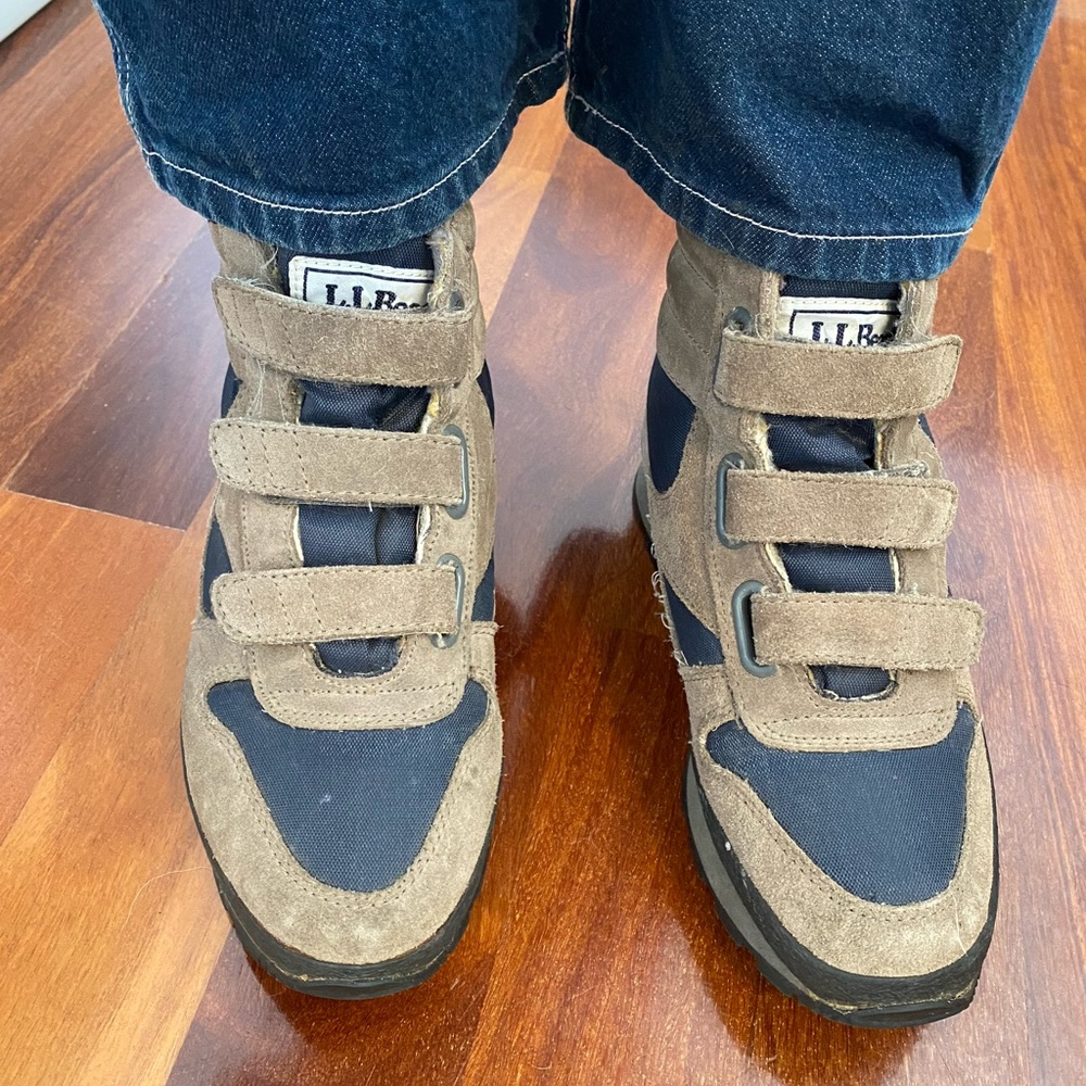 L.L. Bean Thinsulate velcro hiking sneaker boots in used condition. Women’s 8